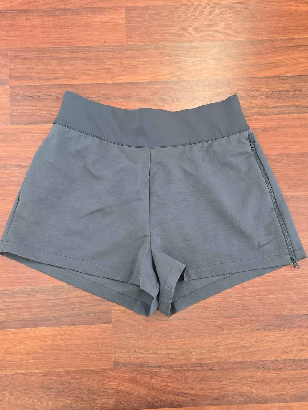 Nike Women's Dark Gray Athletic Shorts with Side Zip Pocket XXL NWT